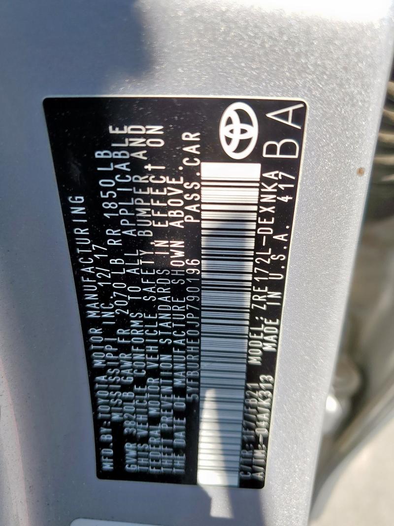 5YFBURHE0JP790196 - 2018 TOYOTA COROLLA L SILVER photo 12