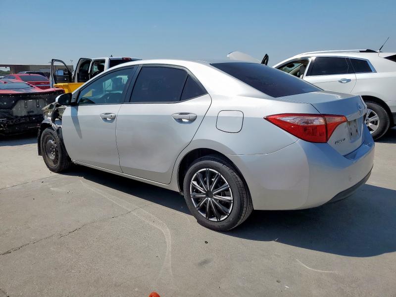 5YFBURHE0JP790196 - 2018 TOYOTA COROLLA L SILVER photo 2