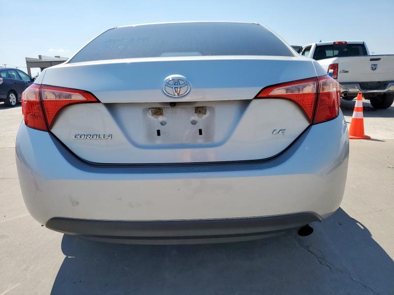 5YFBURHE0JP790196 - 2018 TOYOTA COROLLA L SILVER photo 6