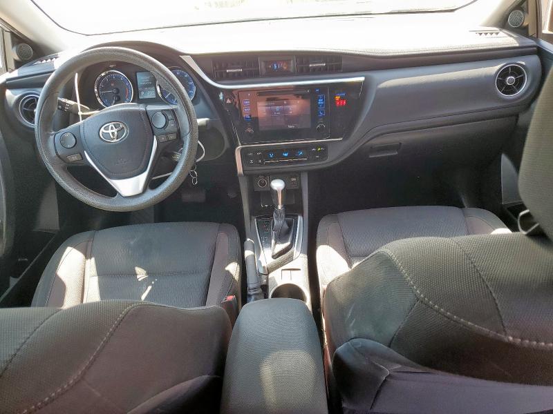 5YFBURHE0JP790196 - 2018 TOYOTA COROLLA L SILVER photo 8