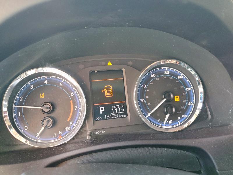 5YFBURHE0JP790196 - 2018 TOYOTA COROLLA L SILVER photo 9