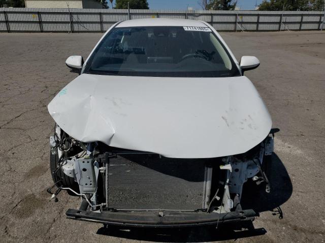 5YFEPRAE2LP092111 - 2020 TOYOTA COROLLA LE თეთრი ფოტო 5