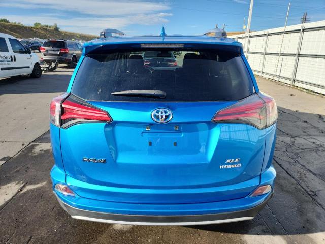 JTMRJREV5JD177988 - 2018 TOYOTA RAV4 HV LE Blau Foto 6