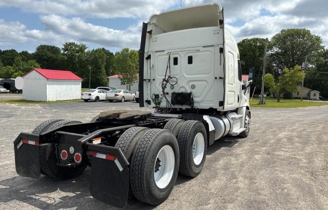 1FUJGHDVXGLGS5756 - 2016 FREIGHTLINER CASCADIA 113 WHITE photo 4