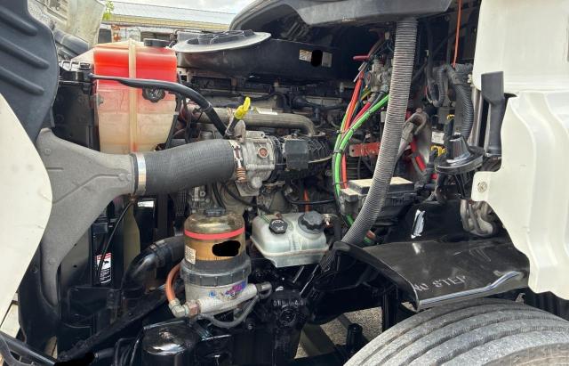 1FUJGHDVXGLGS5756 - 2016 FREIGHTLINER CASCADIA 113 WHITE photo 7