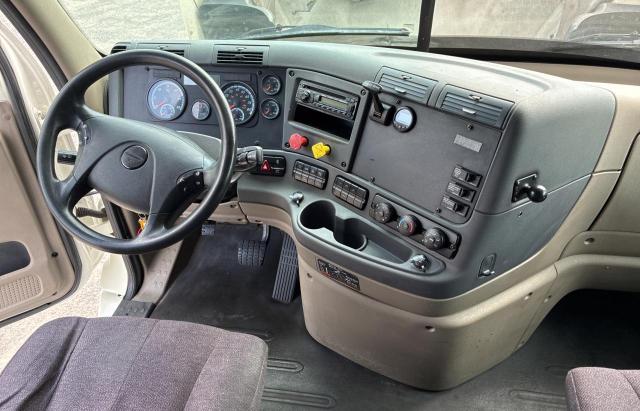 1FUJGHDVXGLGS5756 - 2016 FREIGHTLINER CASCADIA 113 WHITE photo 9