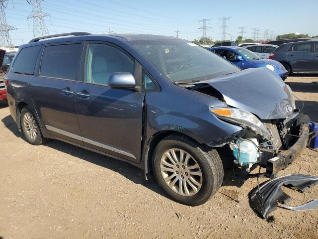 5TDYK3DC7FS664790 - 2015 TOYOTA SIENNA XLE BLUE photo 4