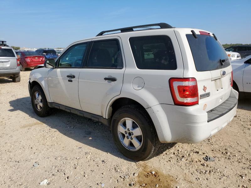 1FMCU0DG2BKA69557 - 2011 FORD ESCAPE XLT WHITE photo 2