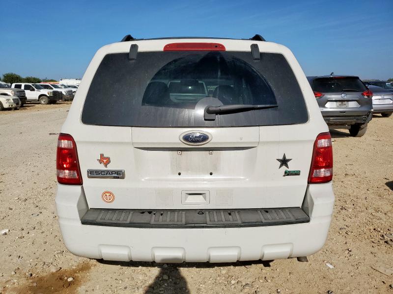1FMCU0DG2BKA69557 - 2011 FORD ESCAPE XLT WHITE photo 6