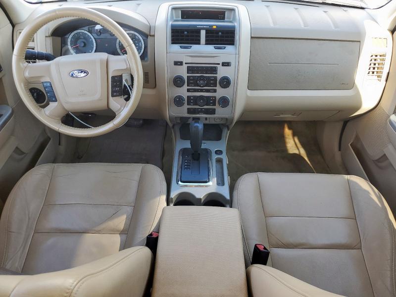 1FMCU0DG2BKA69557 - 2011 FORD ESCAPE XLT WHITE photo 8