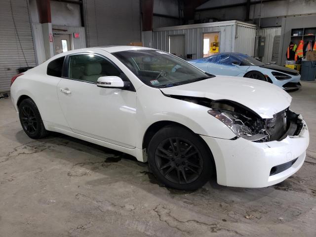 1N4BL24E48C104461 - 2008 NISSAN ALTIMA 3.5SE WHITE photo 4