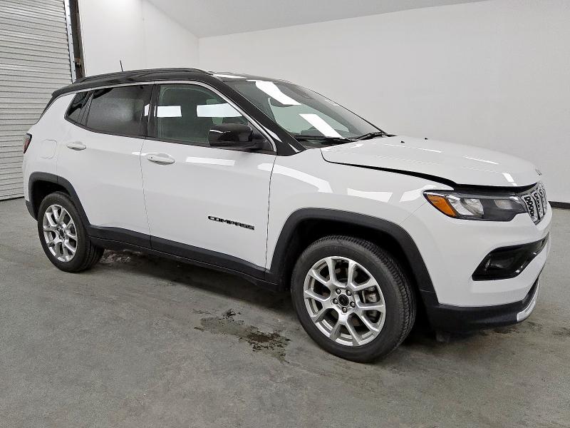3C4NJDCN4ST512402 - 2025 JEEP COMPASS LIMITED WHITE photo 4