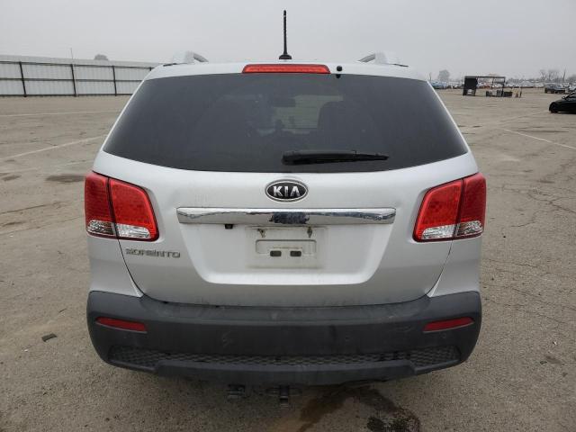 5XYKTDA20CG287913 - 2012 KIA SORENTO BASE SILVER photo 6