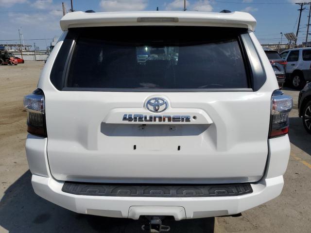 JTEZU5JR9K5201919 - 2019 TOYOTA 4RUNNER SR5 WHITE photo 6