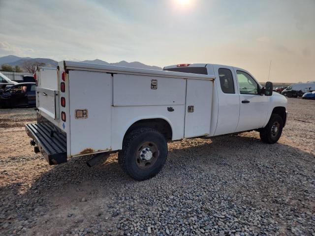 1GCHK29KX7E589715 - 2007 CHEVROLET SILVERADO K2500 HEAVY DUTY WHITE photo 3