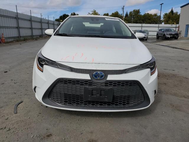 JTDEAMDEXMJ025861 - 2021 TOYOTA COROLLA LE WHITE photo 5
