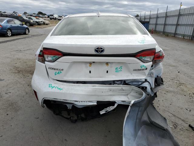 JTDEAMDEXMJ025861 - 2021 TOYOTA COROLLA LE WHITE photo 6