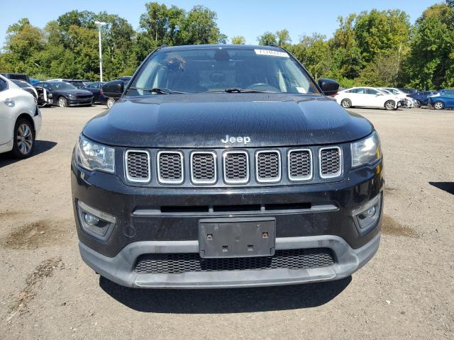 3C4NJDBB7HT672256 - 2017 JEP COMPASS LATITUDE შავი ფოტო 5