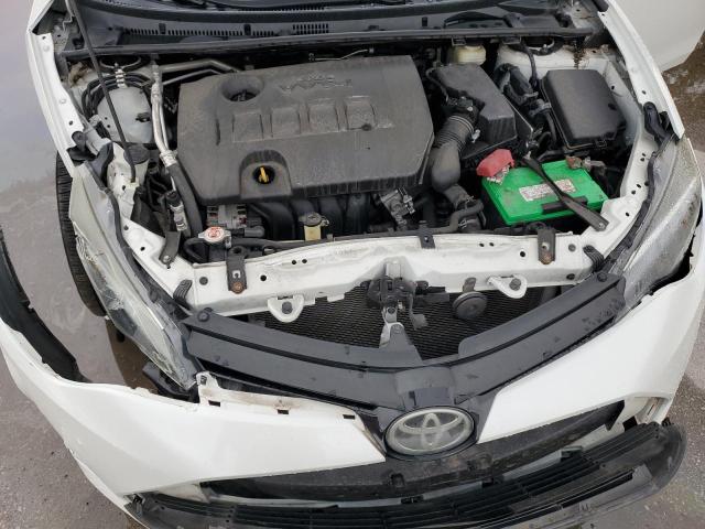 5YFBURHE4JP800678 - 2018 TOYOTA COROLLA L WHITE photo 11