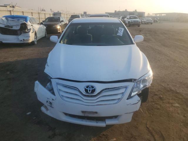 4T1BF3EK2BU629270 - 2011 TOYOTA CAMRY 4D 2 WHITE photo 5