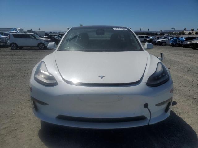 5YJ3E1EA8JF018352 - 2018 TESLA MODEL 3 Biały zdjęcie 5