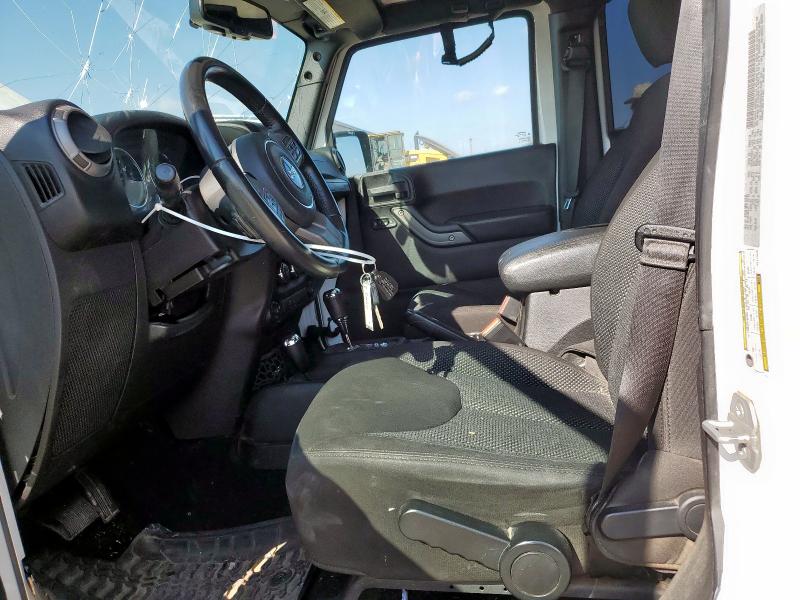 1C4BJWDG1GL114940 - 2016 JEEP WRANGLER U SPORT أبيض صورة 7