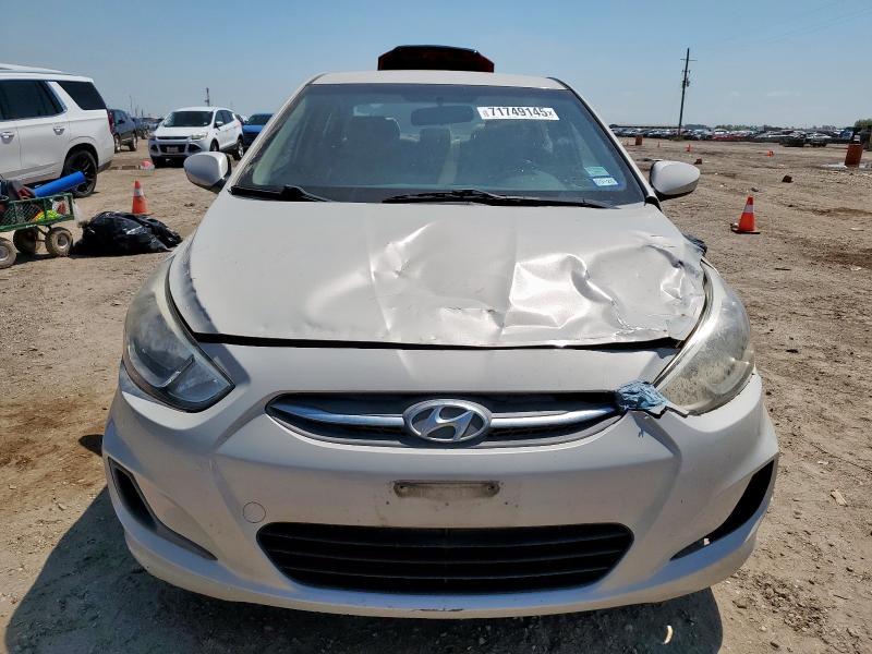 KMHCT4AE8GU060595 - 2016 HYUNDAI ACCENT SE კრემისფერი ფოტო 5