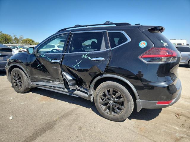 5N1AT2MT2JC822578 - 2018 NISSAN ROGUE S Czarny zdjęcie 2