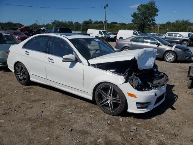 WDDGF8AB1EA946112 - 2014 MERCEDES-BENZ C 300 4MATIC WHITE photo 4