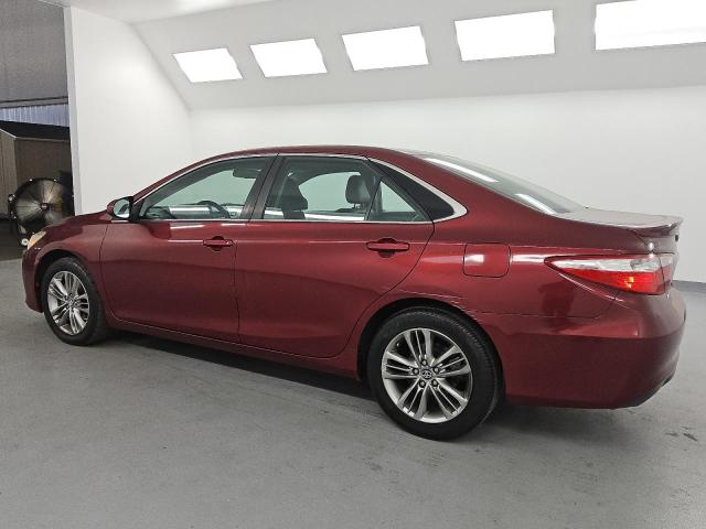 4T1BF1FK2HU762736 - 2017 TOYOTA CAMRY LE RED photo 2