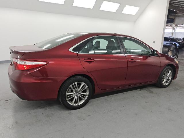4T1BF1FK2HU762736 - 2017 TOYOTA CAMRY LE RED photo 3