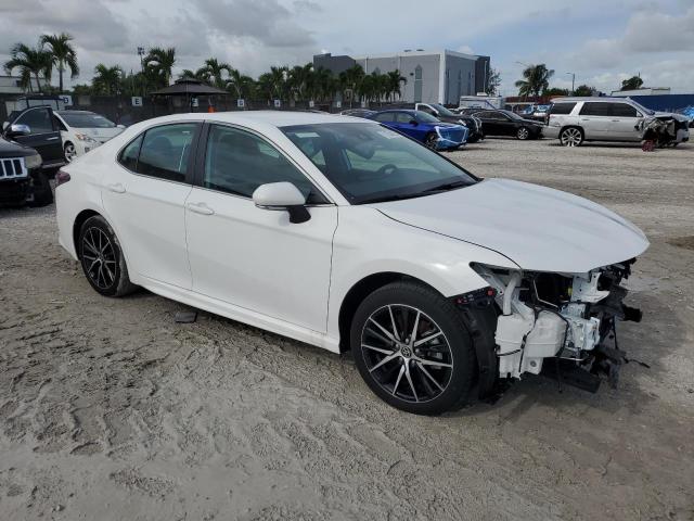 4T1G11AK5RU875884 - 2024 TOYOTA CAMRY SE NIGHT SHADE WHITE photo 4