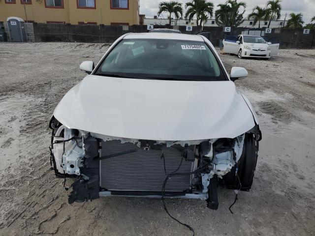 4T1G11AK5RU875884 - 2024 TOYOTA CAMRY SE NIGHT SHADE WHITE photo 5
