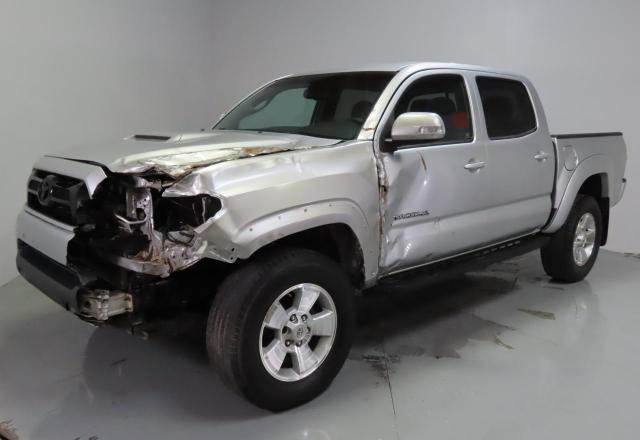 3TMLU4ENXDM121361 - 2013 TOYOTA TACOMA DOUBLE CAB SILVER photo 2