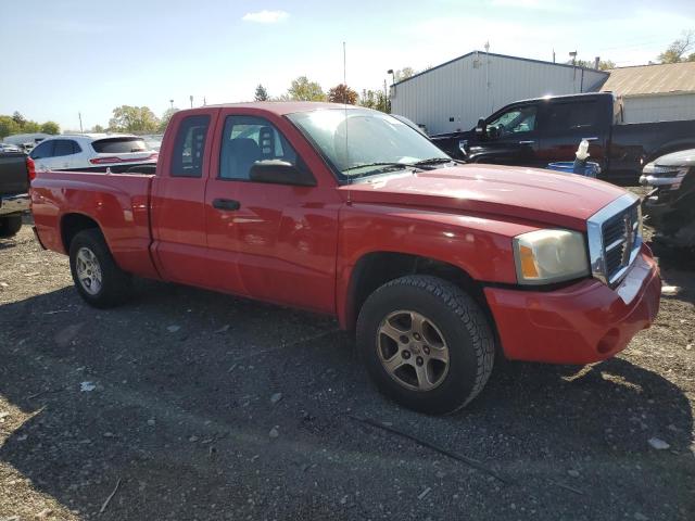 1D7HE42K16S508345 - 2006 DODGE DAKOTA SLT RED photo 4