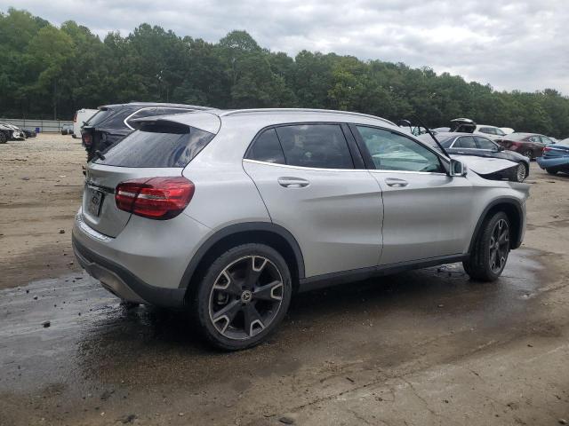 WDCTG4EB9JJ436670 - 2018 MERCEDES-BENZ GLA 250 SILVER photo 3