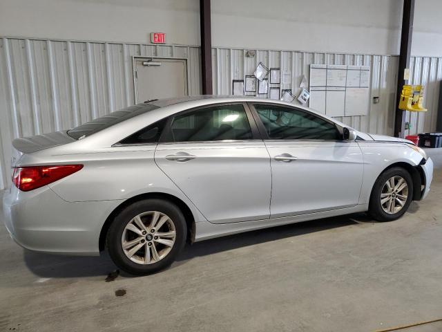 5NPEB4AC9CH457218 - 2012 HYUNDAI SONATA GLS SILVER photo 3