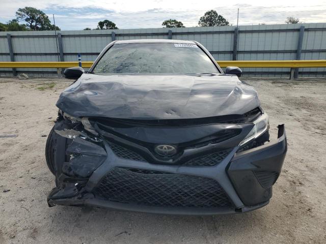 4T1B11HK8JU021556 - 2018 TOYOTA CAMRY L BLACK photo 5