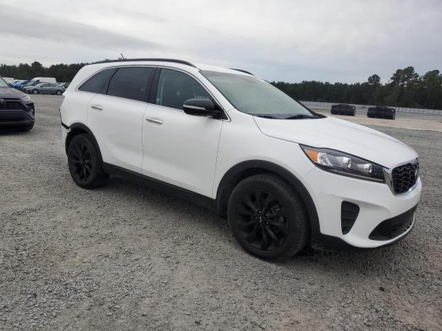 5XYPG4A5XKG596761 - 2019 KIA SORENTO LX WHITE photo 4