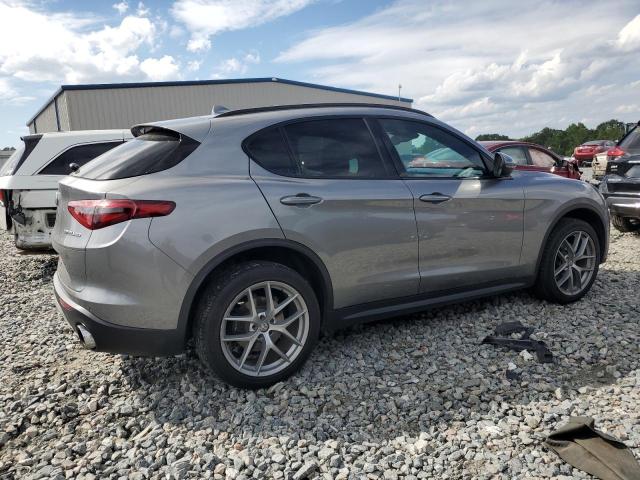 ZASFAKNN9J7B81364 - 2018 ALFA ROMEO STELVIO TI SPORT GRAY photo 3