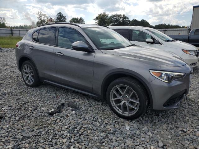 ZASFAKNN9J7B81364 - 2018 ALFA ROMEO STELVIO TI SPORT GRAY photo 4