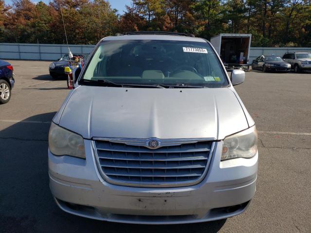 2A8HR54P18R792019 - 2008 CHRYSLER TOWN AND C TOURING SILVER photo 5