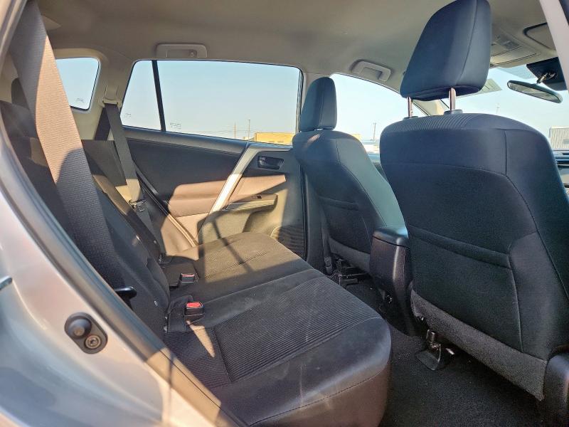 2T3ZFREV6HW354692 - 2017 TOYOTA RAV4 LE Gümüş foto 10