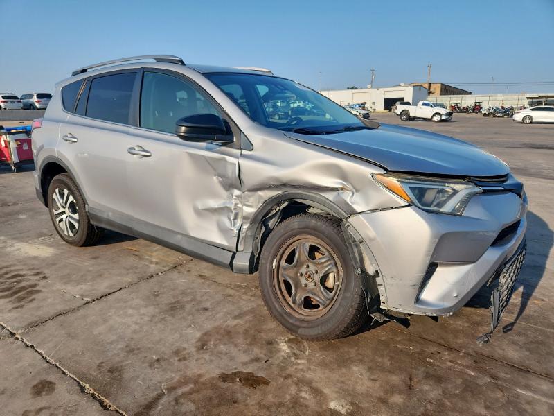 2T3ZFREV6HW354692 - 2017 TOYOTA RAV4 LE Gümüş foto 4