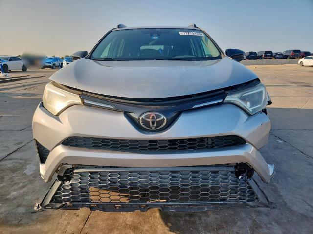 2T3ZFREV6HW354692 - 2017 TOYOTA RAV4 LE Gümüş foto 5