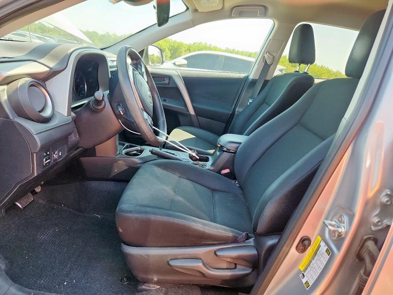 2T3ZFREV6HW354692 - 2017 TOYOTA RAV4 LE Gümüş foto 7