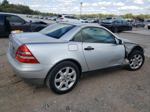 WDBKK47F1WF079395 - 1998 MERCEDES-BENZ SLK 230 KOMPRESSOR SILVER photo 3