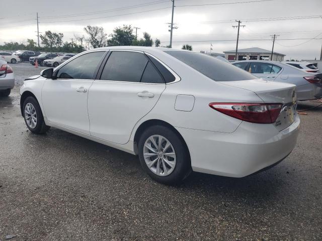 4T1BF1FK8HU650507 - 2017 TOYOTA CAMRY LE 白色 照片 2