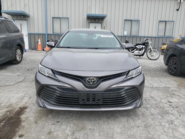 4T1B11HK4JU676071 - 2018 TOYOTA CAMRY L Gri fotoğraf 5