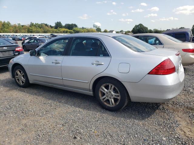 1HGCM56767A134939 - 2007 HONDA ACCORD EX 银色 照片 2